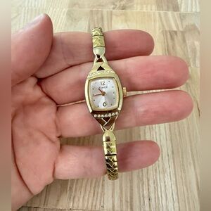 Vintage Timex ladies gold tone bracelet watch NEW BATTERY